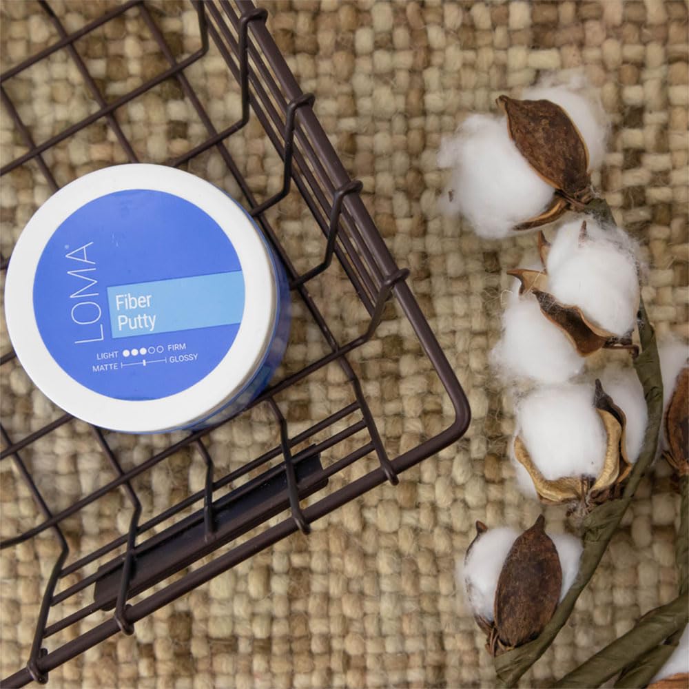 LOMA Fiber Putty orange-tangerine aroma enhances styling rituals naturally.