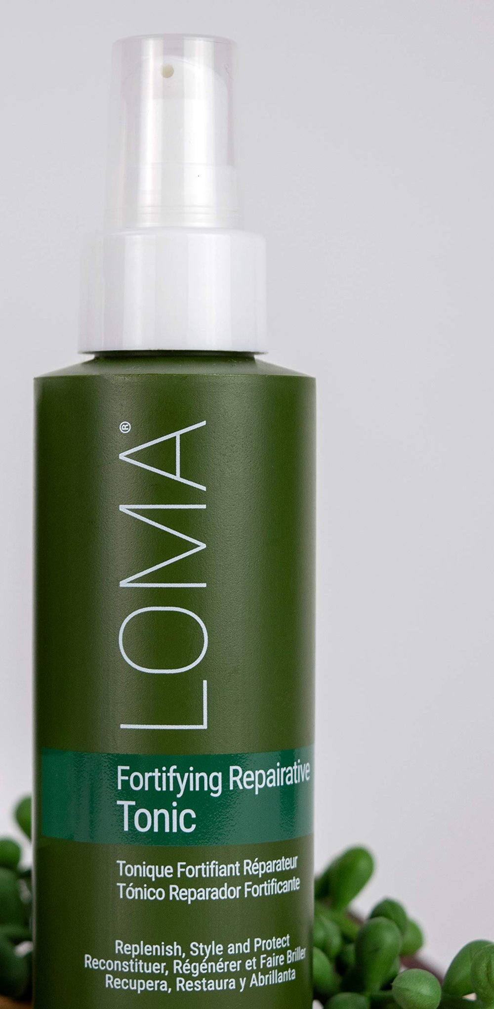 Loma Tonico Fortificante Reparador, textura sedosa para un acabado suave.