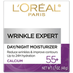 Aplicación diaria de L’Oréal Paris Experto en Arrugas 55+ en rostro y cuello.