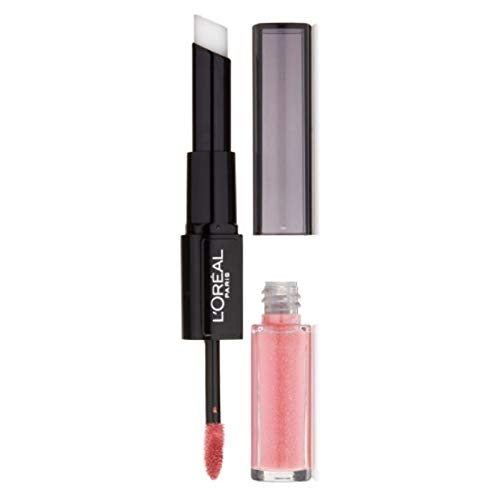 Labial L'Oreal Paris Infallible Pro Last, enfoque en aplicación de color intenso para duración prolongada.