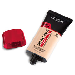 L’Oréal Paris Infallible Pro-Matte Foundation con brocha ofrece cobertura uniforme durante el día.