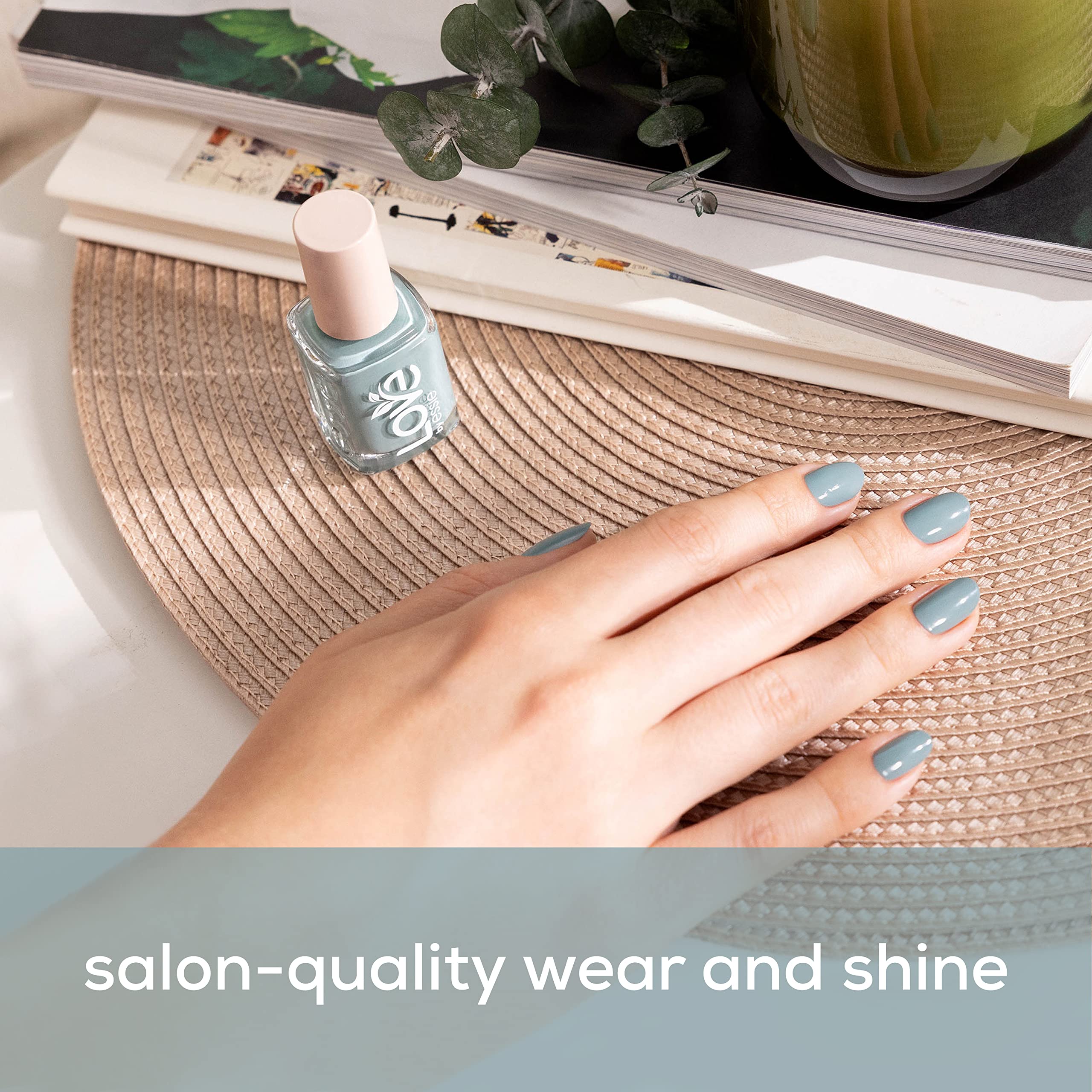 LOVE by essie, dos en uno: base y top coat para simplificar la rutina.