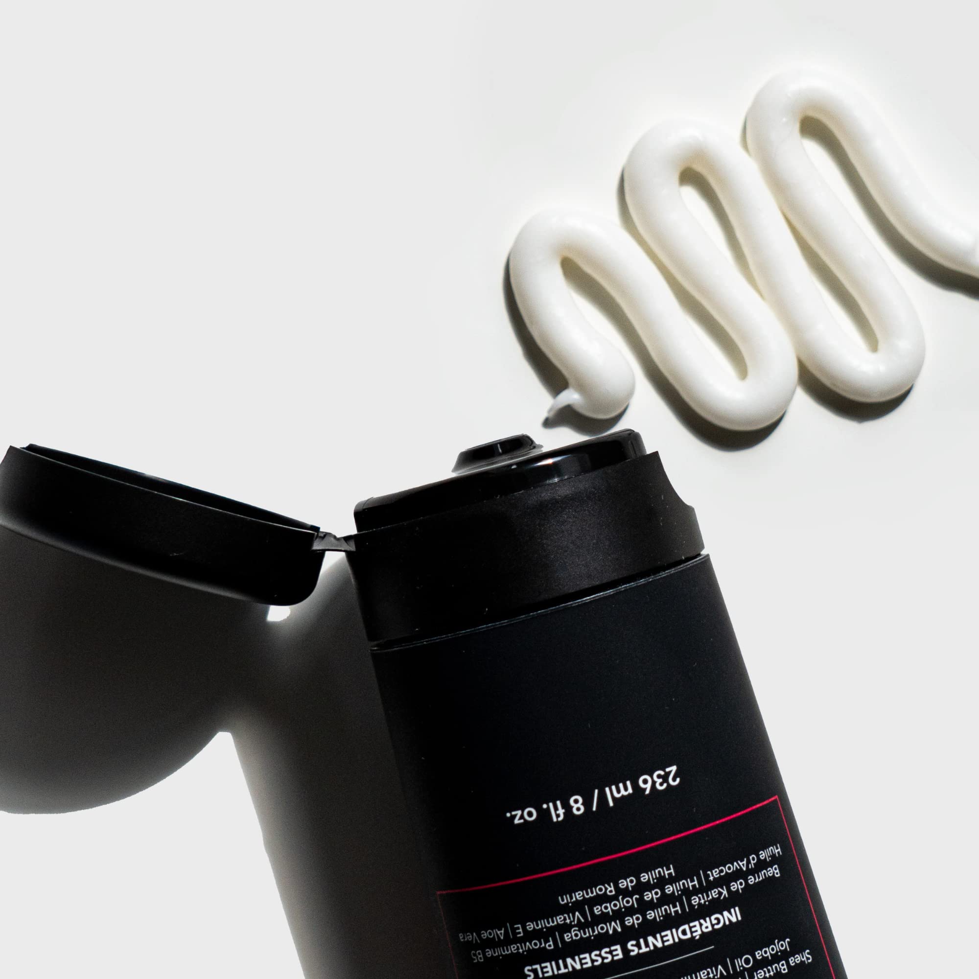 Love Ur Curls aceites y mantecas clave nutren y protegen el cabello.