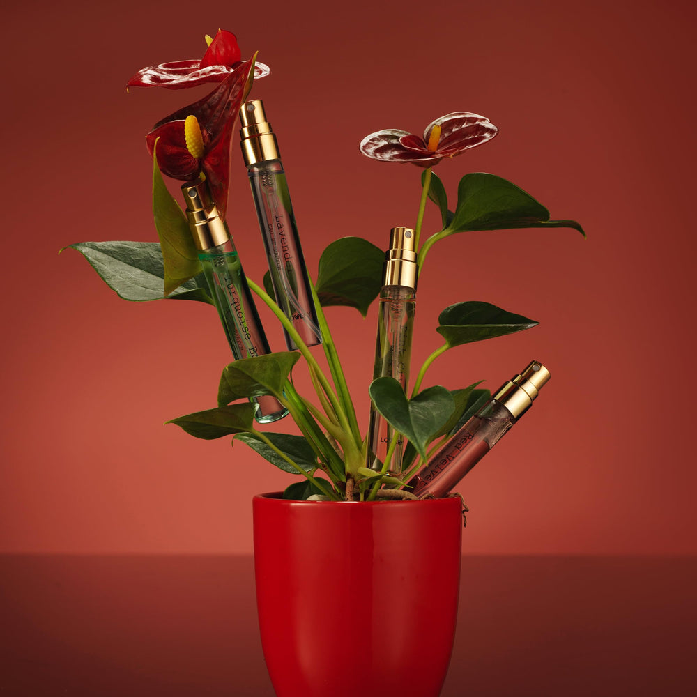 LOVERY Blossom Bomb: fragancia floral vibrante para ánimo diario.