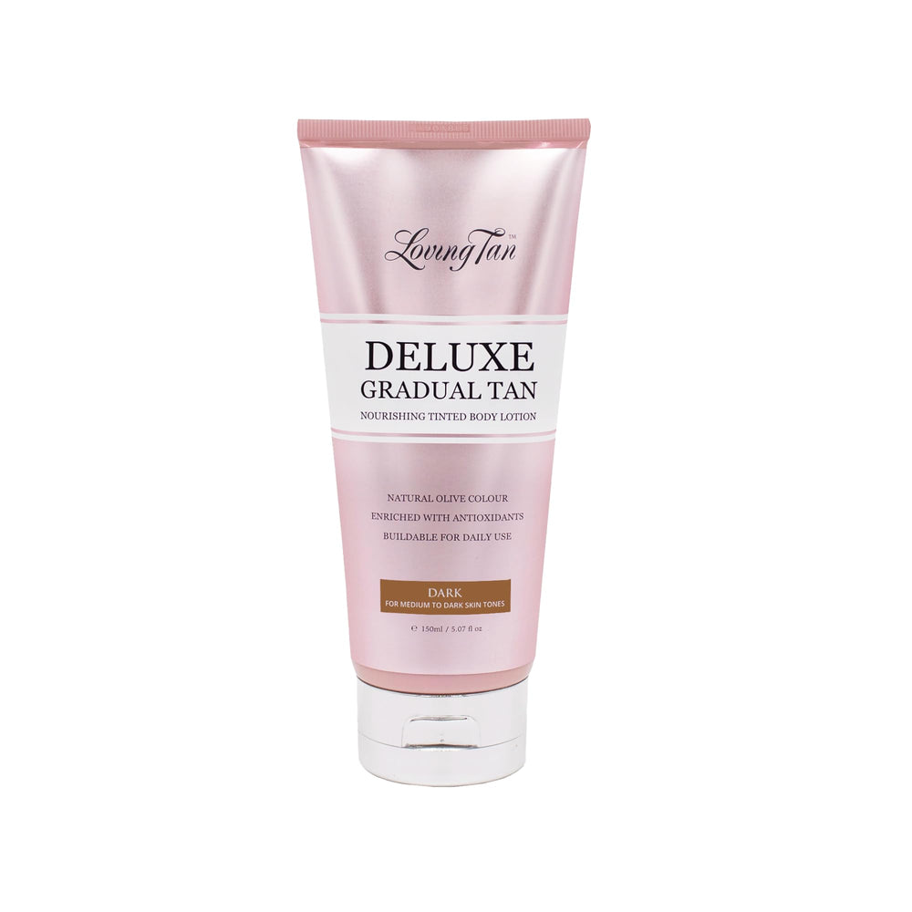 Loving Tan Deluxe Gradual Tan Lotion: bouteille visible avec teinte instantanée pour un résultat précis.