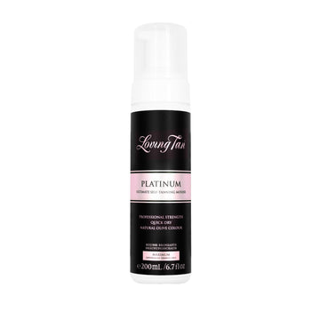Loving Tan Platinum Mousse Oscuro en bote para un bronceado profundo y natural.