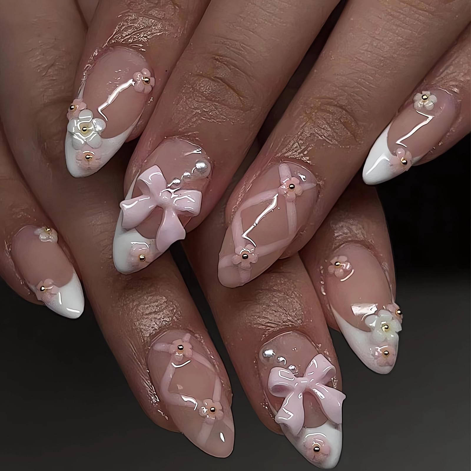 LPOODDNU uñas almond con punta francesa blanca para un acabado elegante.