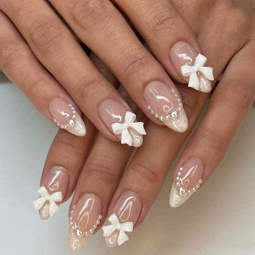 LRKNNO uñas de forma almendra con acabado francés y lazo, elegantes para cualquier ocasión.