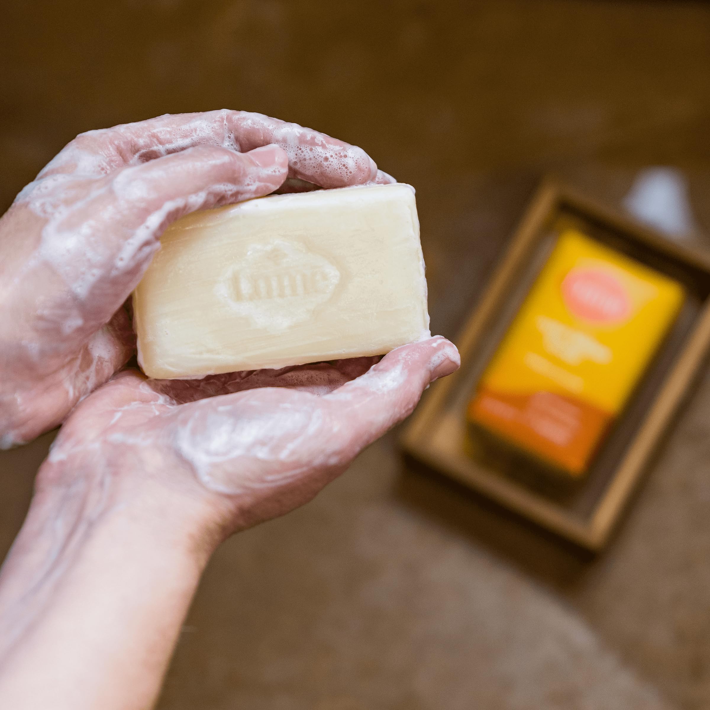 Experiencia con aroma a coco tostado del conjunto Lume.