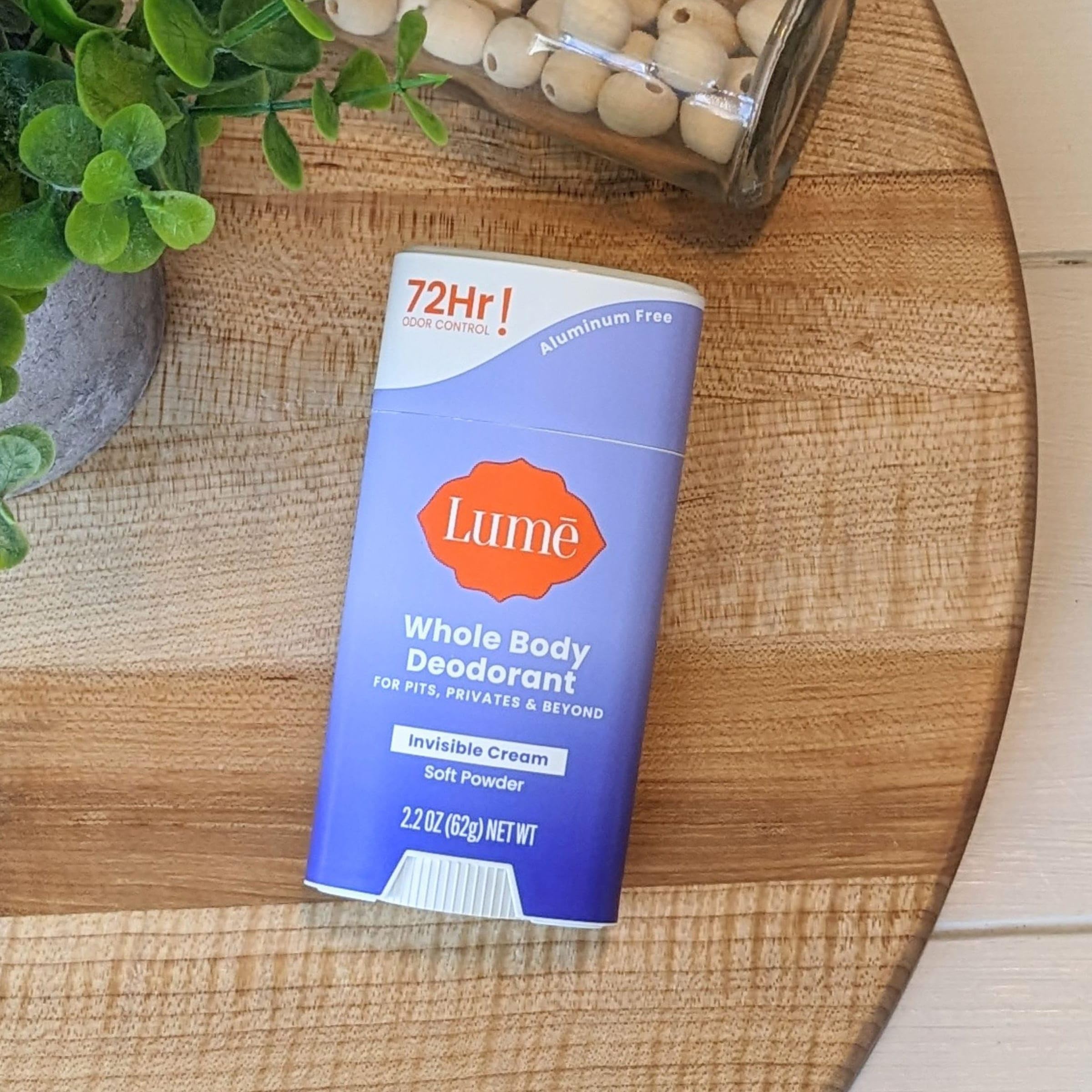 Envase compacto de crema para llevar contigo.