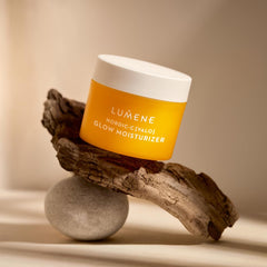 Lumene Nordic-C Valo textura gel-crema suave que se absorbe rápidamente.