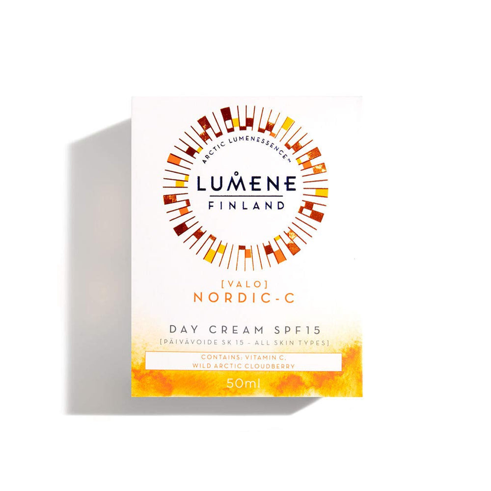 Lumene Valo crema para rostro, aplicación suave, hidrata y protege con SPF durante el día.