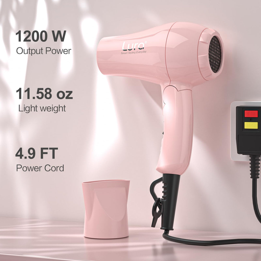 Diseño dual voltaje de LURA, compatible con tomas internacionales en rosa.