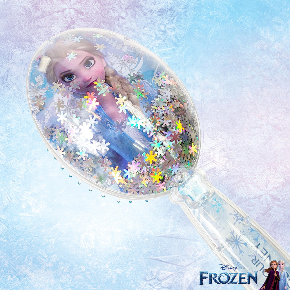 Cepillo LUV HER Frozen II con mango ergonómico para manos pequeñas.
