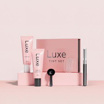 Luxe: tinte marrón para pestañas y cejas, acabado suave.