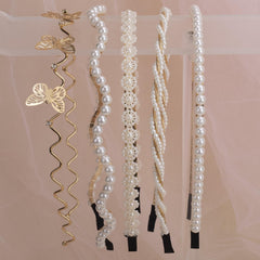 Diadema LYroo con mariposa y cuentas, lindo toque romántico