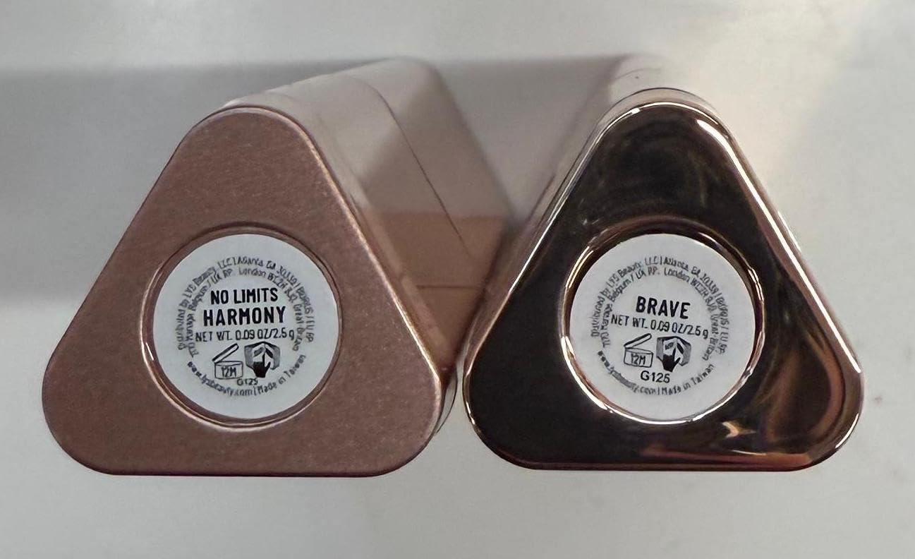 Emballage compact voyage de LYS Beauty, pratique pour retoucher en déplacement.