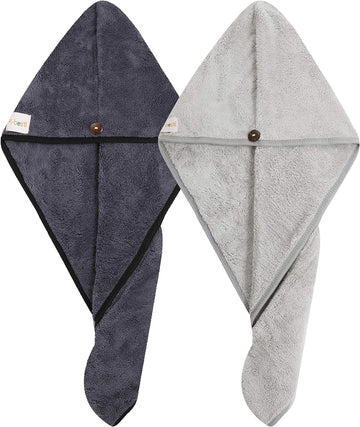 Las dos toallas M-bestl en gris oscuro y gris claro ofrecen versatilidad diaria.