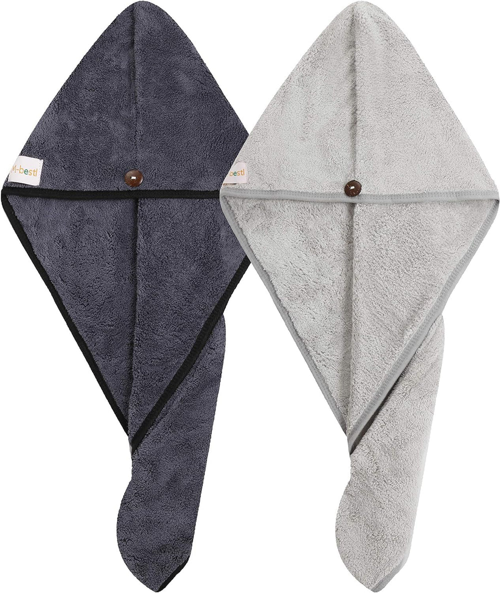Las dos toallas M-bestl en gris oscuro y gris claro ofrecen versatilidad diaria.