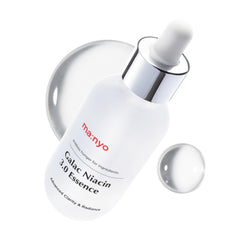 ma:nyo Galac Niacin 3.0 Essence: botella elegante para hidratación diaria y tono uniforme.
