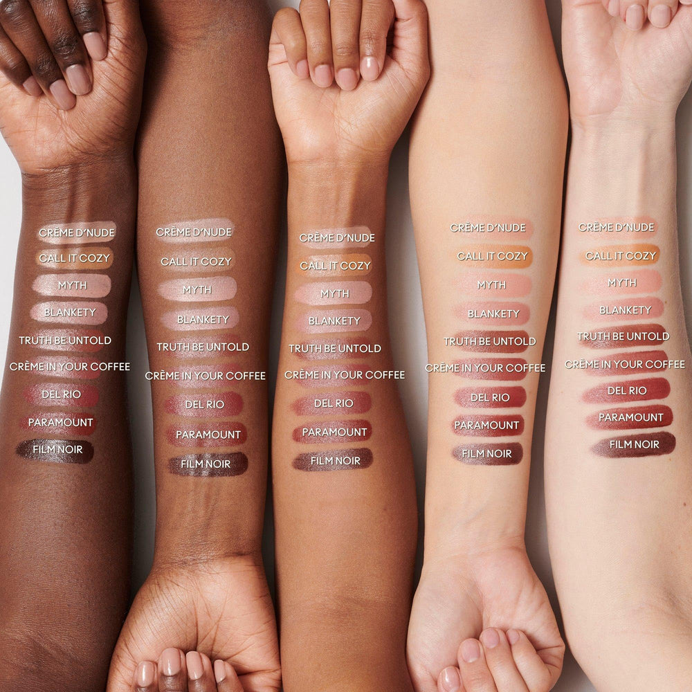MAC emballage élégant du rouge satin.