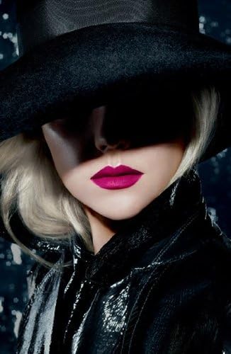 MAC Frost CB96: acabado frost para un estilo nocturno.