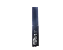 MAC Liquidlast Point Black, échantillon-teinte pour tester la couleur et la couvrance.