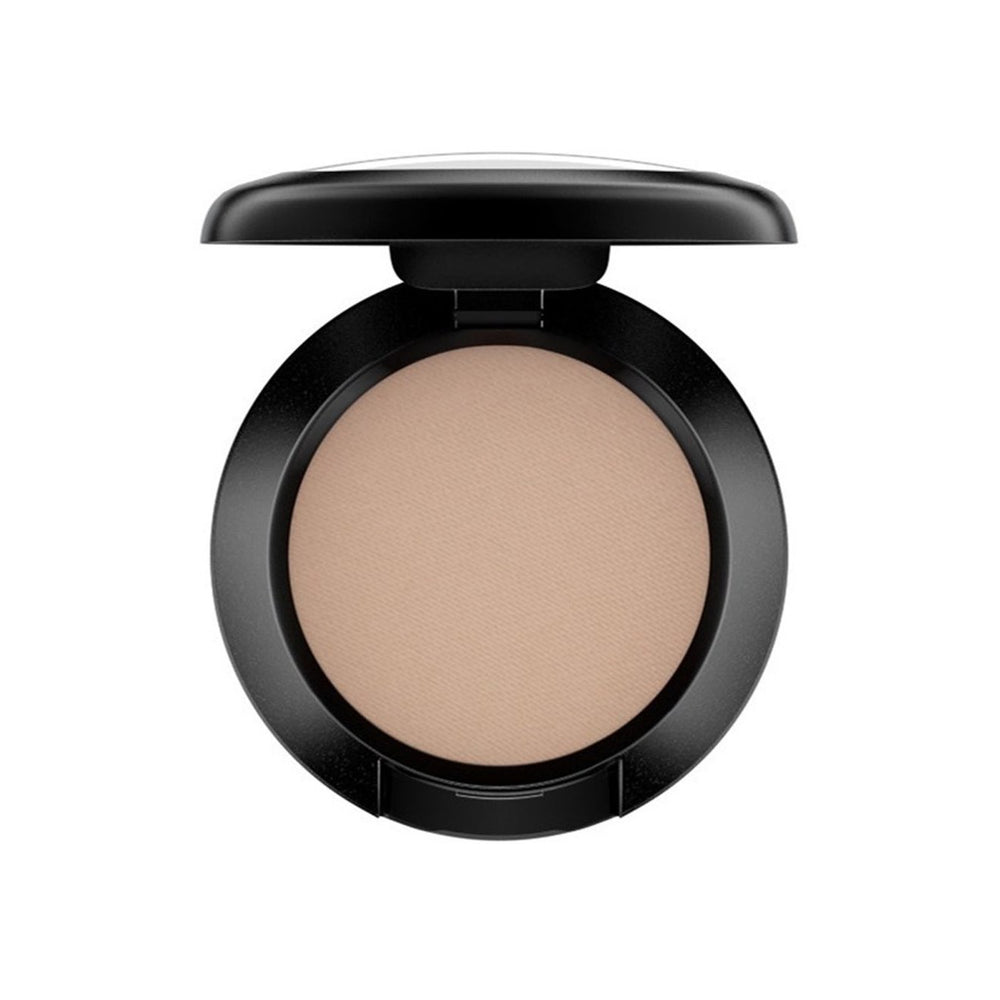 Sombra MAC Omega en tubo, tono mate para maquillajes diarios suaves.
