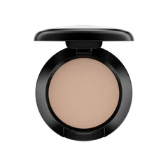 Sombra MAC Omega en tubo, tono mate para maquillajes diarios suaves.