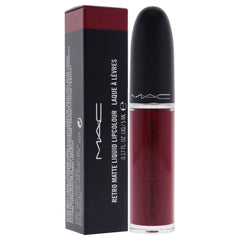 MAC Labial Danza Conmigo, pigmento alto, cobertura intensa para look sofisticado.