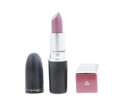Application légère de MAC Lustre Syrup sur les lèvres pour un rendu naturel