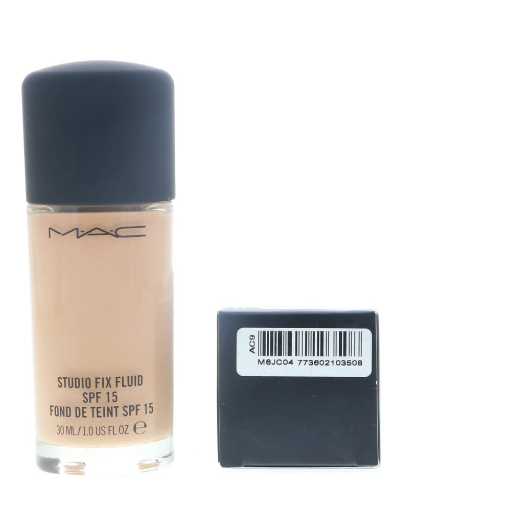 MAC Studio Fix Fluid: application facile pour un teint homogène.