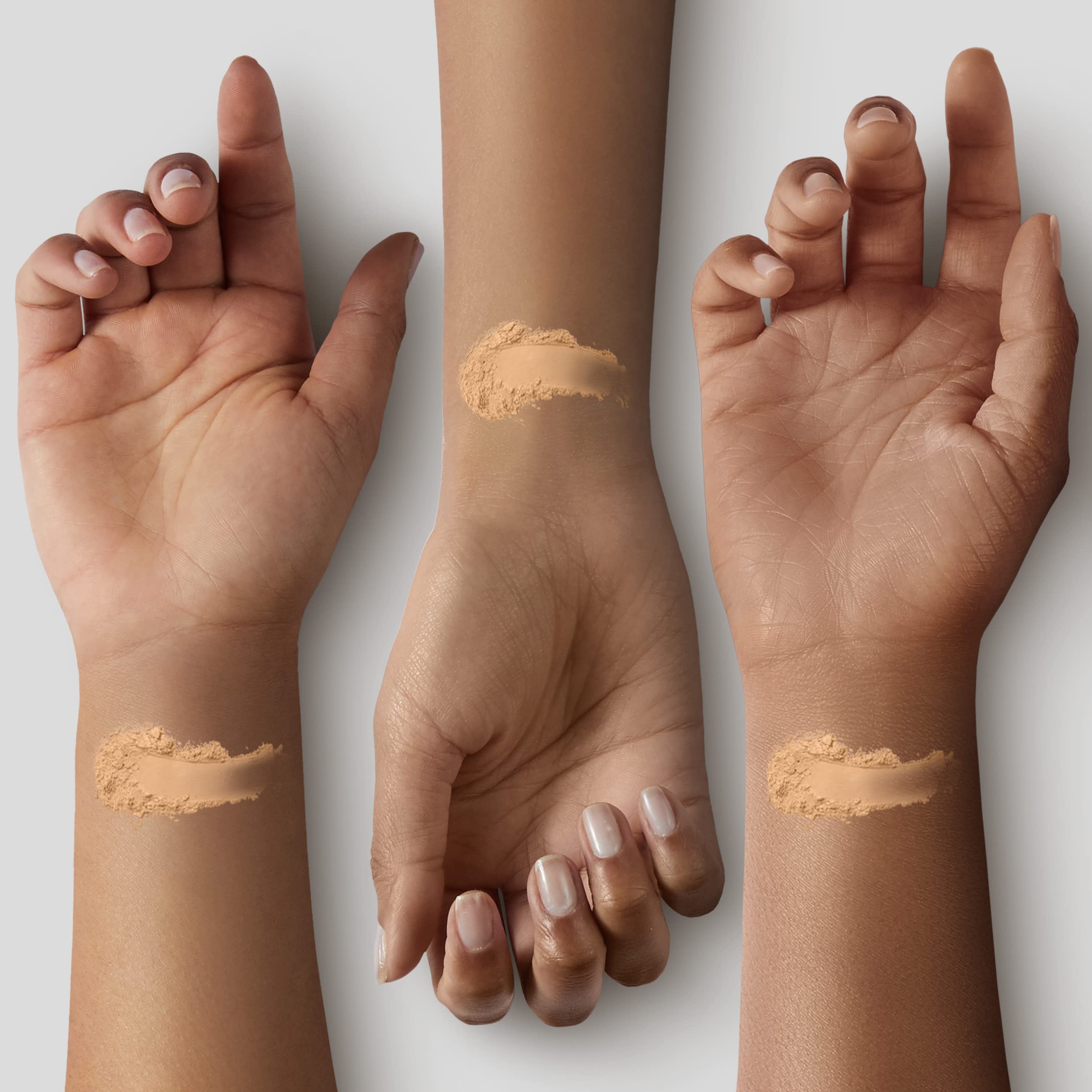 MAC Studio Fix Polvo acabado mate NC35, controla brillos y ofrece un look duradero.