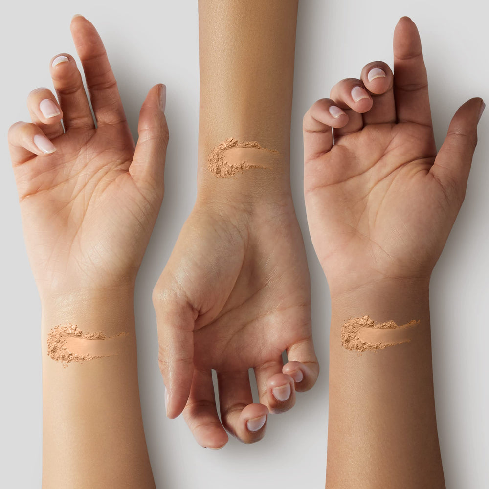 MAC Studio Fix Powder Plus Foundation NC43 texture matte pour un teint lisse et durable