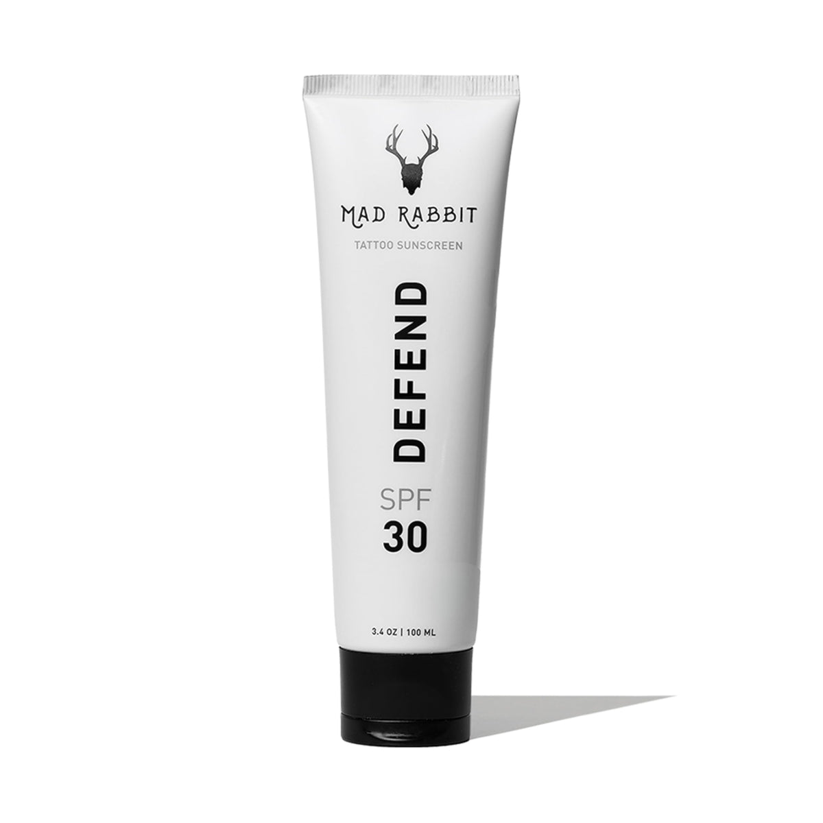 Mad Rabbit Defend protege tatuajes con SPF 30 en una botella de 100 ml.