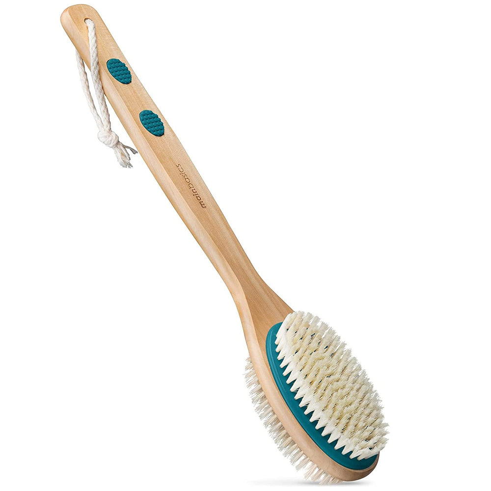 MainBasics cepillo espalda con mango largo para un alcance cómodo.
