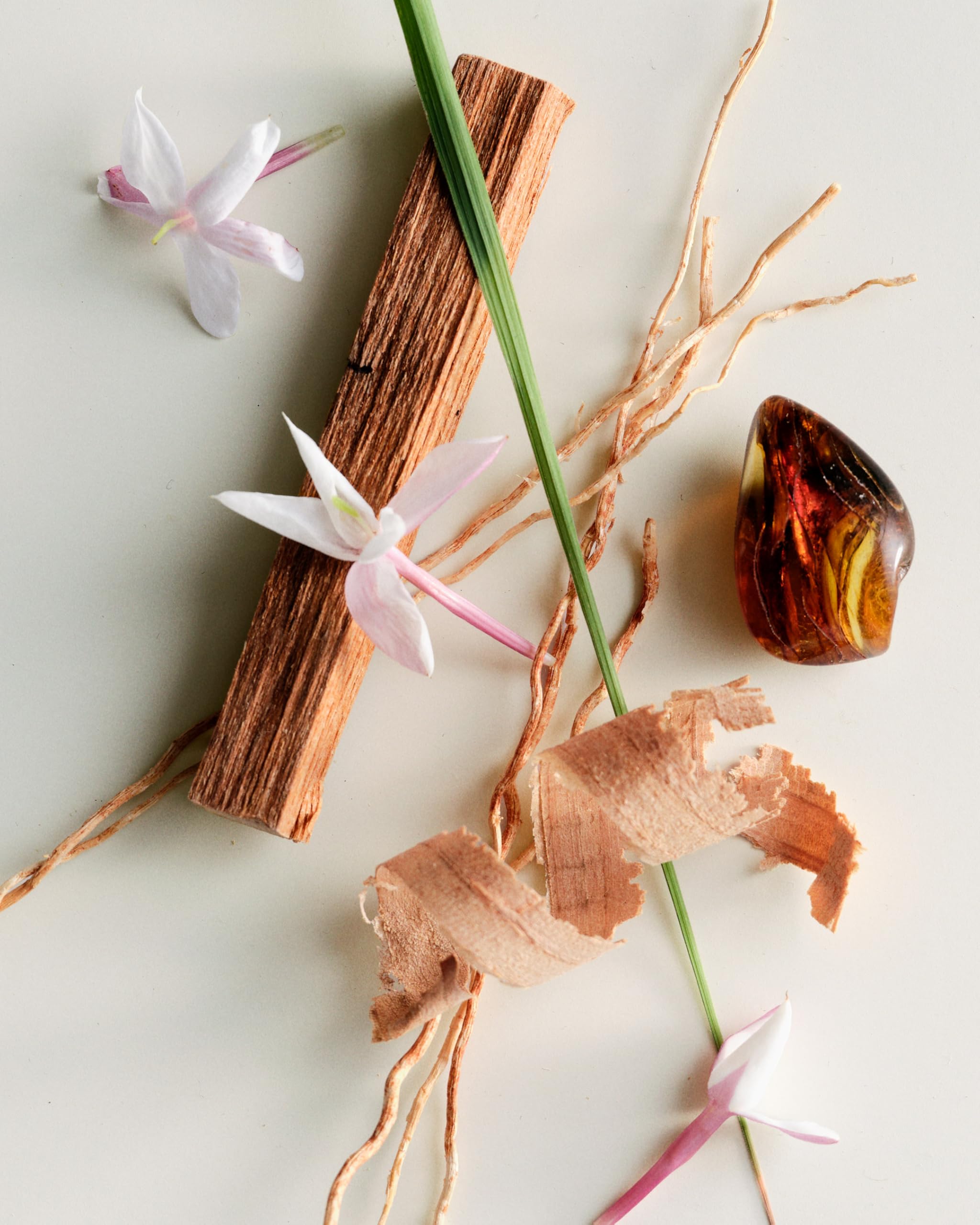 Maison Louis Marie No.04 Bois de Balincourt rodillo perfumado para pulsos