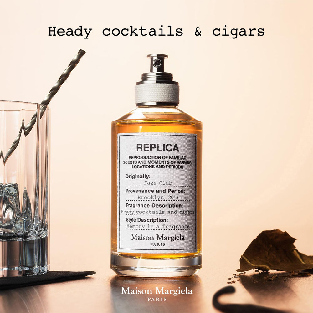 Maison Margiela Replica Jazz Club, contraluz resalta la silueta icónica de la botella