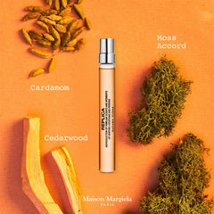 Maison Margiela Replica Autumn Vibes, frasco en primer plano, ideal para estilo otoñal y momentos cálidos