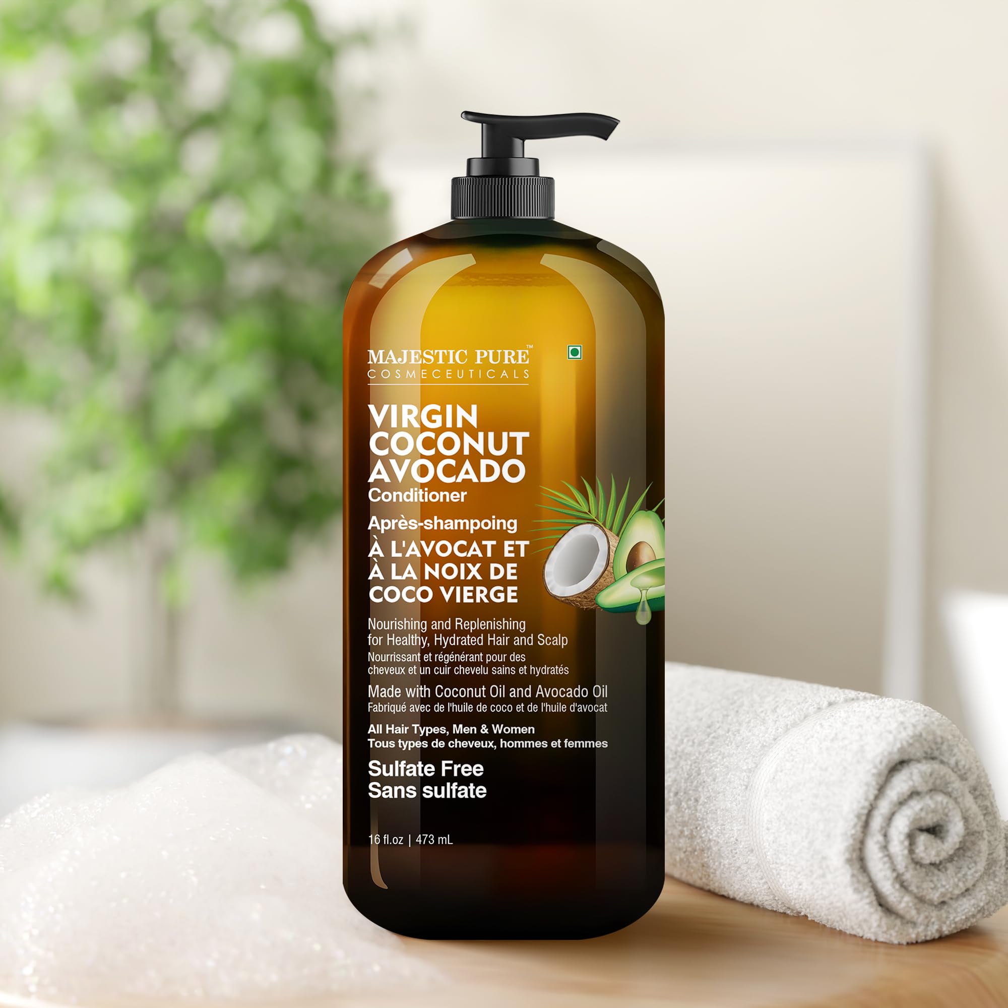 Aplicación diaria de Majestic Pure, acondicionador suave para todo tipo de cabello.