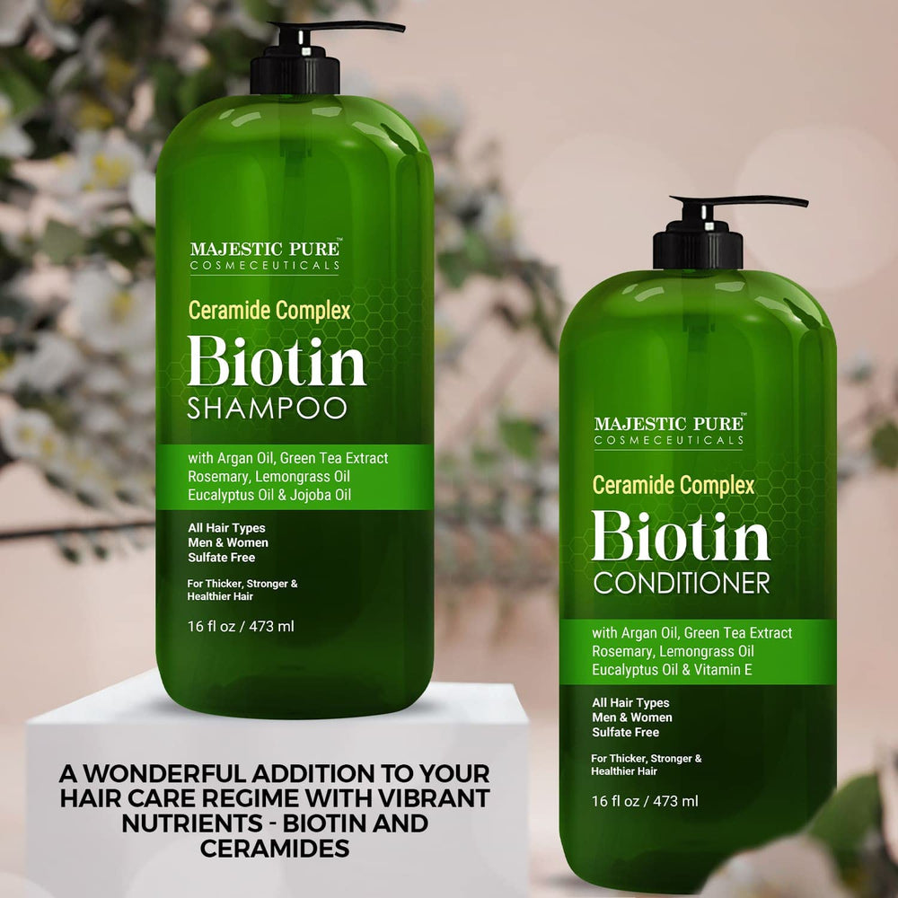 Champú Majestic Pure Biotin con aceites esenciales, hidratación visible.