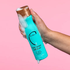 Malibu C Champú Agua Dura, detalle de textura, rehidrata cabello desde la raíz.