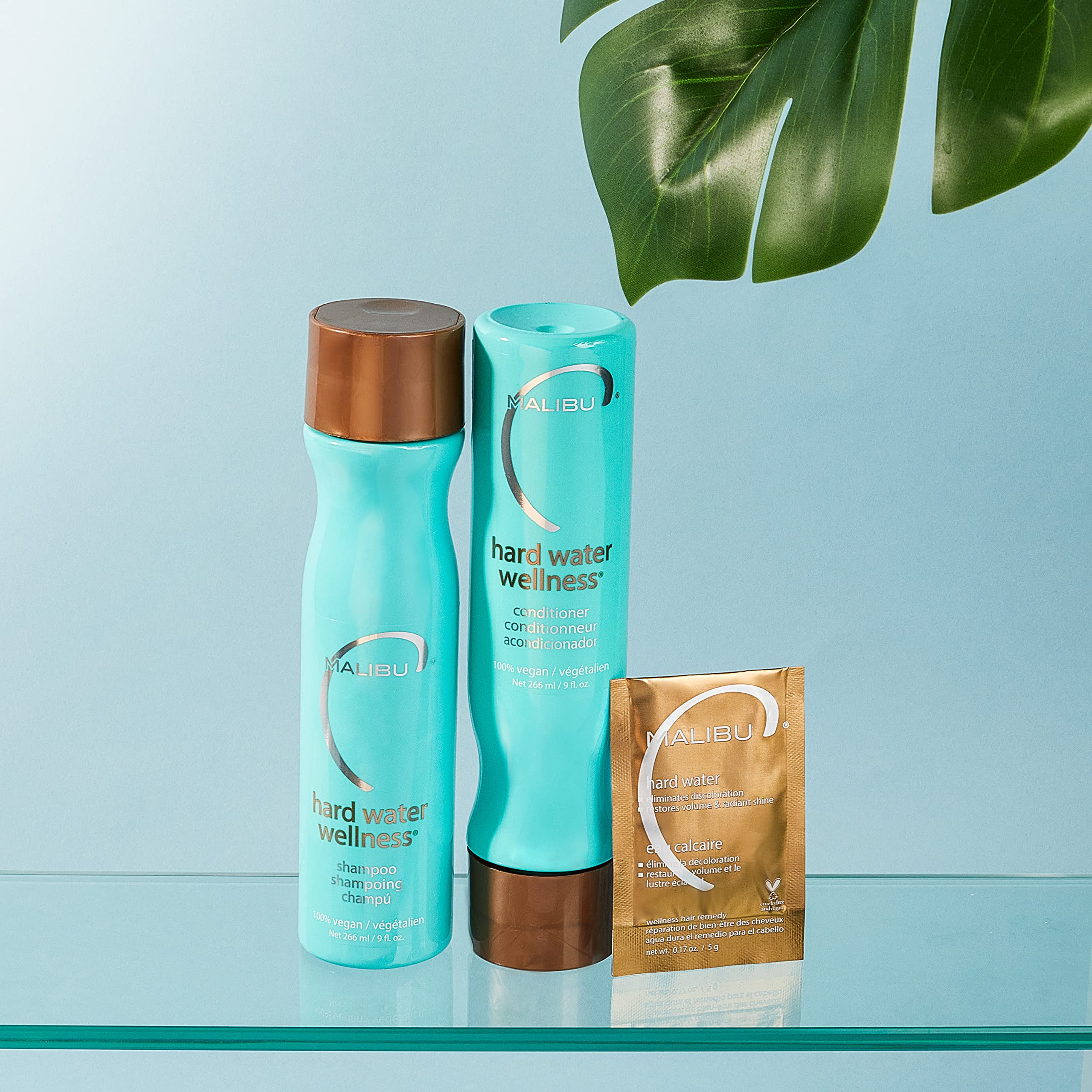 Malibu C Champú Agua Dura, proteína de linaza, apoya la limpieza suave y el brillo.