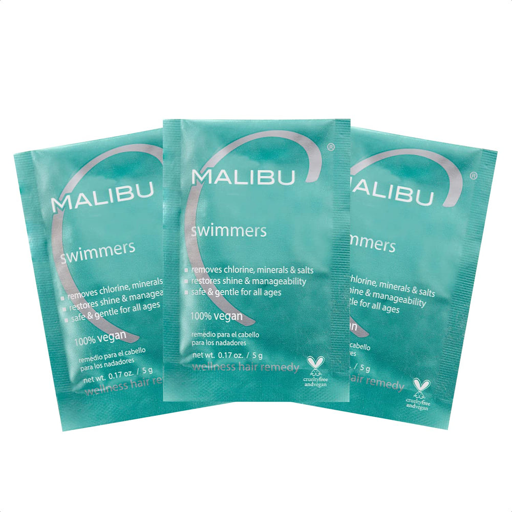 Malibu C Remedio Nadadores: se ve el vertido de cristales para detox del cloro.