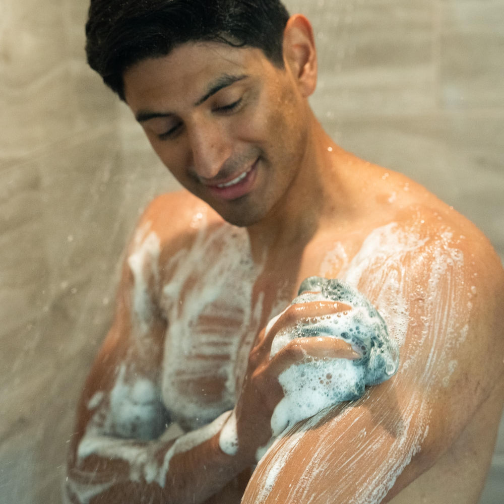Mando Odor Shield Body Wash - envase con bomba para dosificar fácilmente cada lavado.