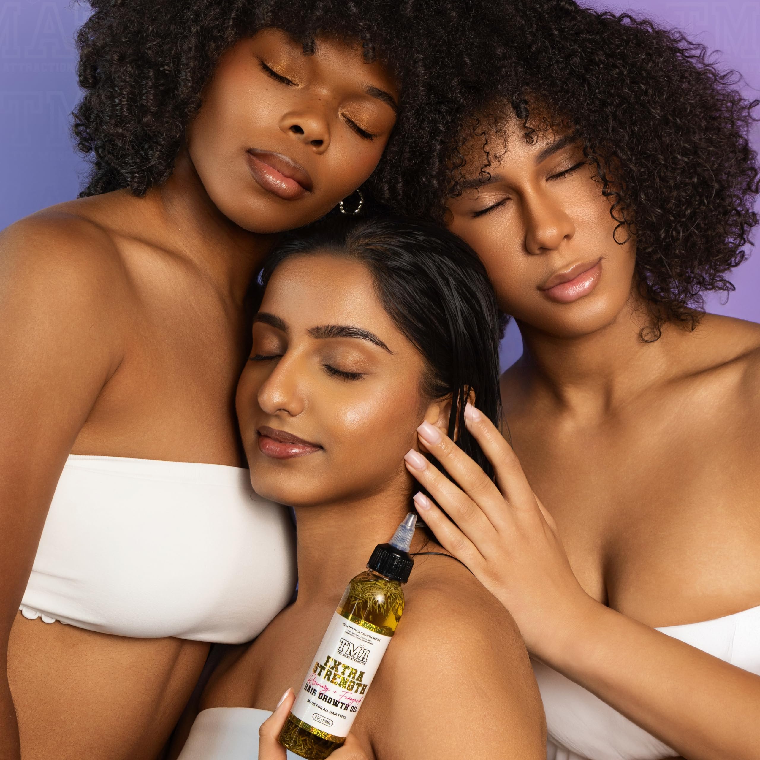 The Mane Attraction formula-ligera-natural ofrece cuidado sin grasa y absorcion rapida.
