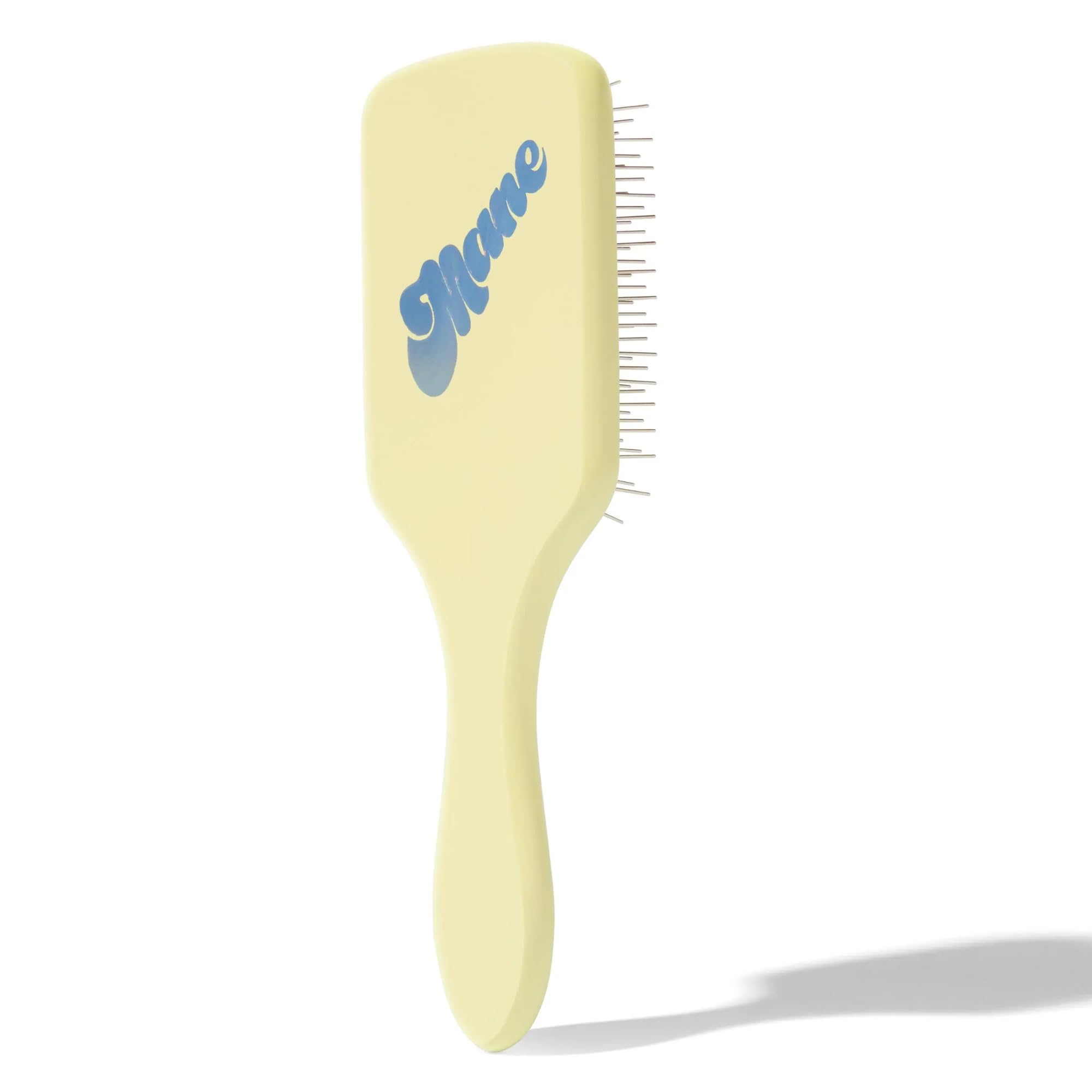 Uso con acondicionador Mane para distribuir productos por todo el cabello.