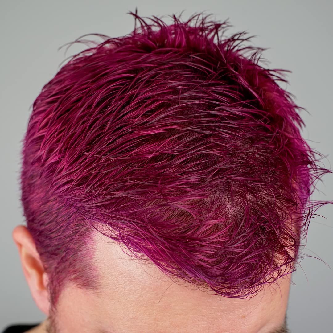Resultado final: tono rosa vino vibrante en cabello femenino y masculino