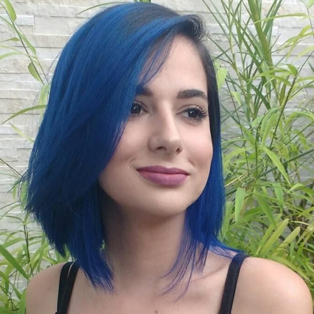 MANIC PANIC Shocking Blue aplicación en cabello para color vibrante.