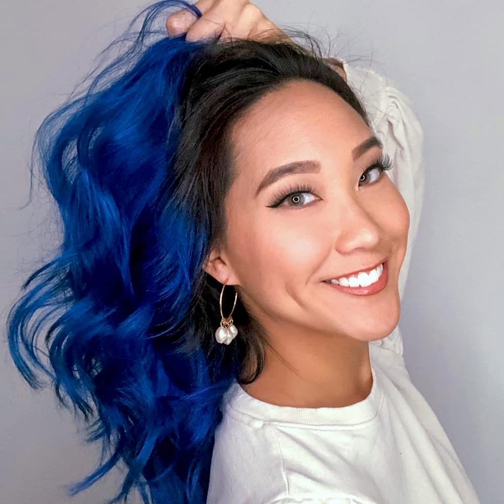 MANIC PANIC Shocking Blue fórmula acondicionadora para cabello suave.